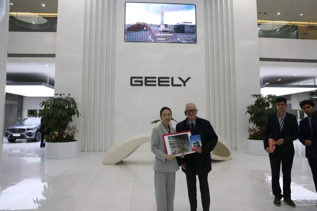 Accueil officiel au siège de Geely